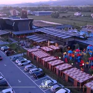  Resort Nirvana & Albanien